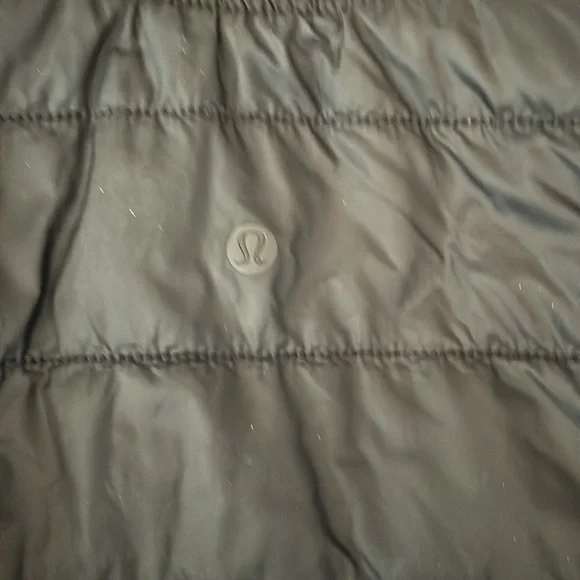 REVERSIBLE LULULEMON black puff/shell bomber - Picture 3 of 6